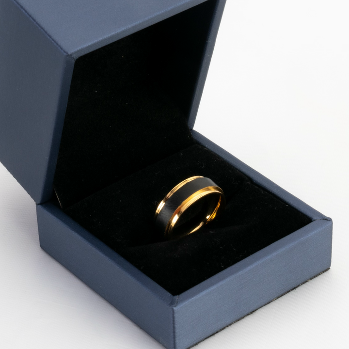 UG Anillo Orum Dorado y Negro