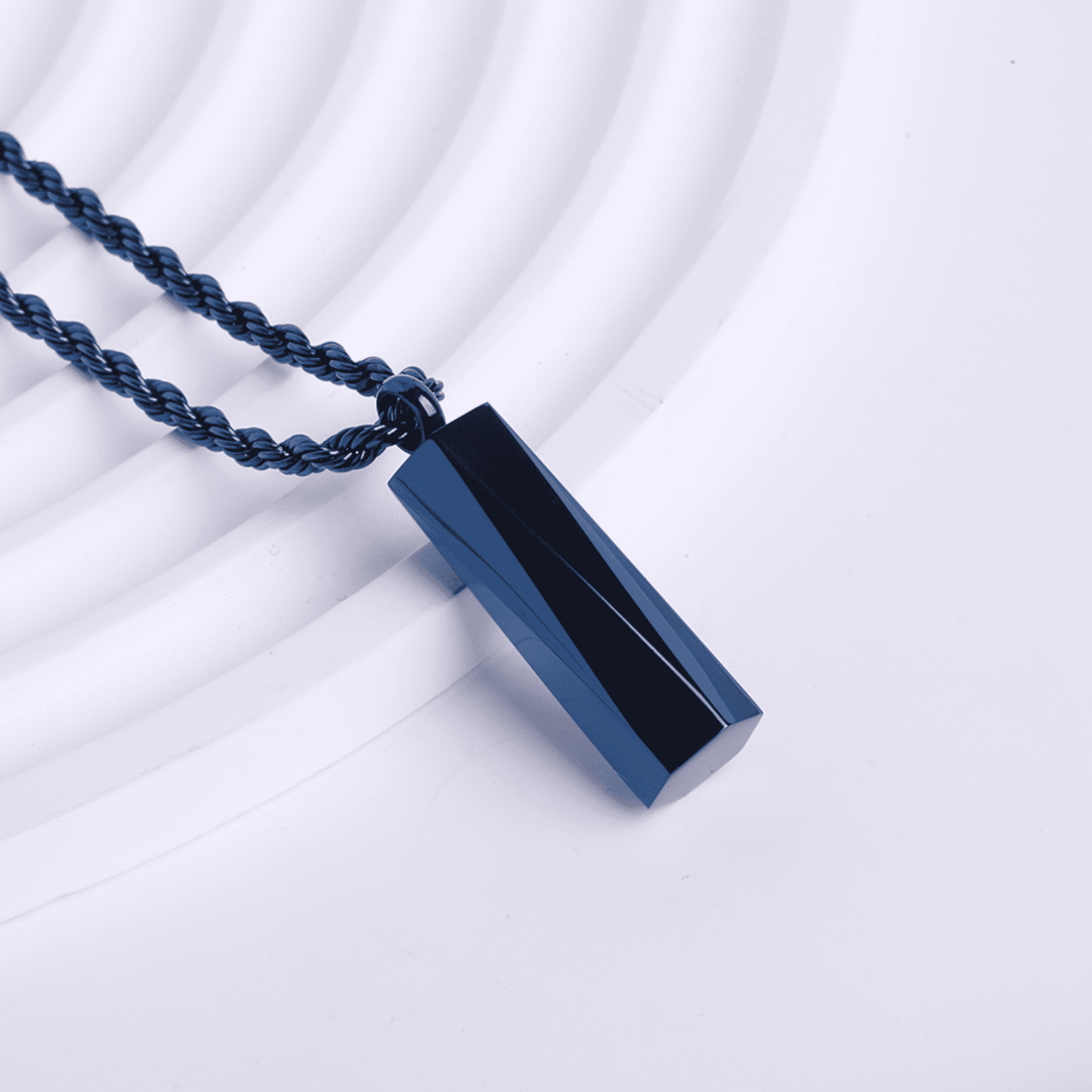 UG Collar Pentagonal Azul